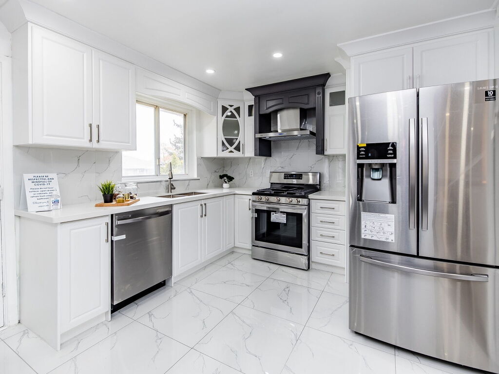 502-10 MARKBROOK LANE, ETOBICOKE, ON, M9V 5E3